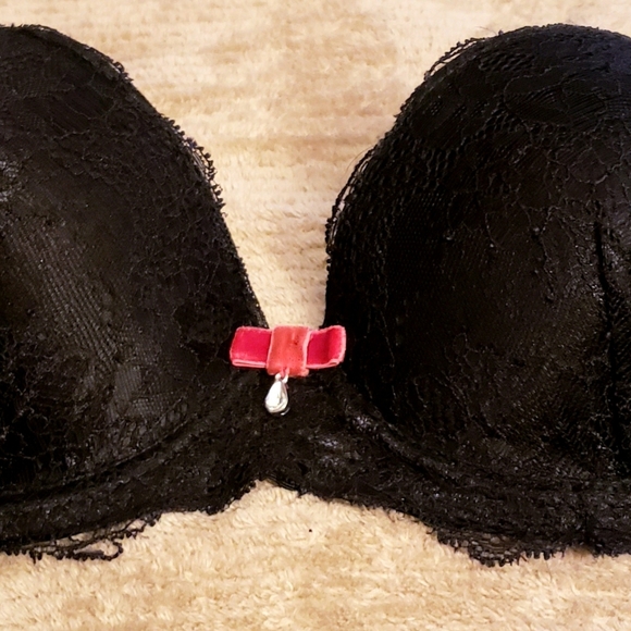 Marilyn Monroe    Black Lace w Pink Velvet Bra - Picture 8 of 8